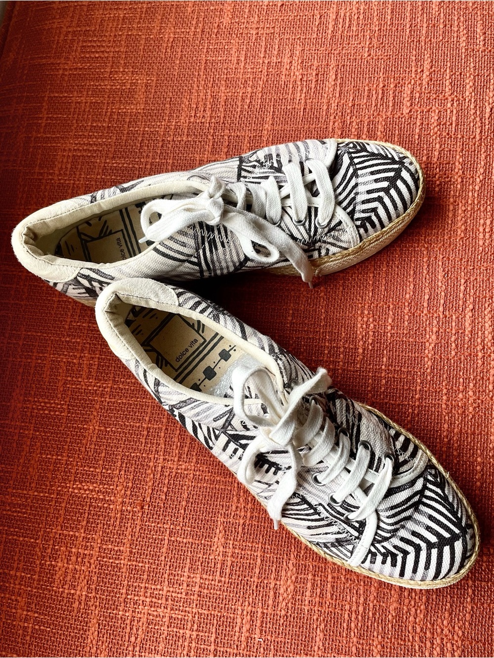 DV by Dolce Vita Palm Print Espadrille Canvas Sneakers Size 8 EUC